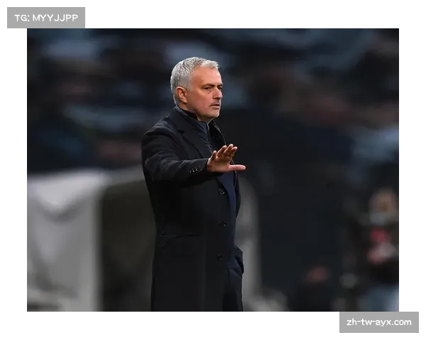 穆里尼奥怒摔战术板提前离场 热刺遭遇双重标准执法争议