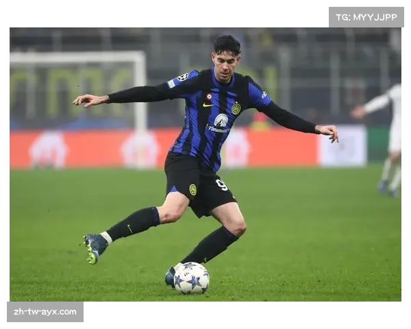 国米邓弗里斯踝关节损伤缺阵三个月 边翼卫位置轮换面临考验 国米邓弗里斯踝关节损伤缺阵三个月 边翼卫位置轮换面临考验